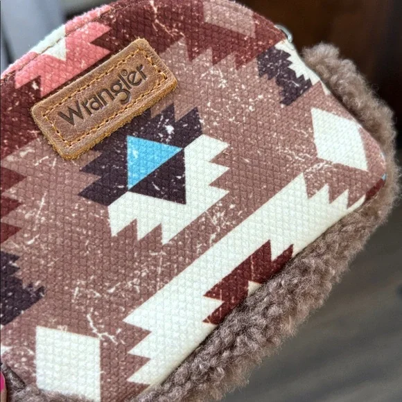 Wrangler Sherpa Southwest Print Dual Pouch Wristlets zip top,cards,key - Picture 3 of 10